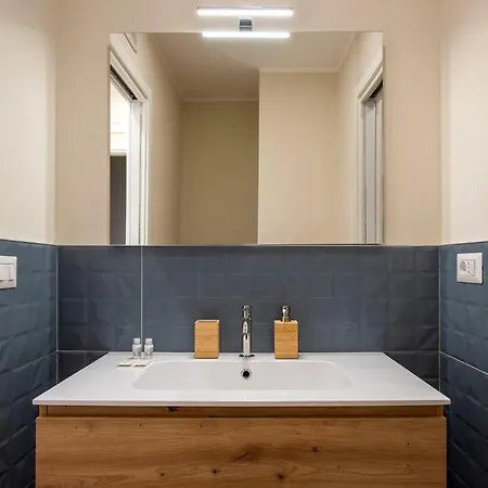 Aurelius Design Loft - Metro Cornelia